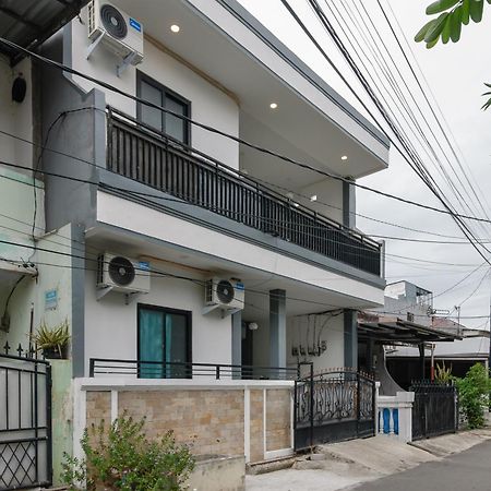贝克西 Reddoorz At Flamboyan Harapan Indah酒店 外观 照片