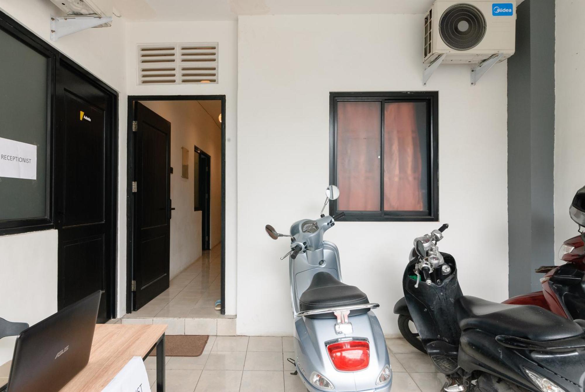 贝克西 Reddoorz At Flamboyan Harapan Indah酒店 外观 照片