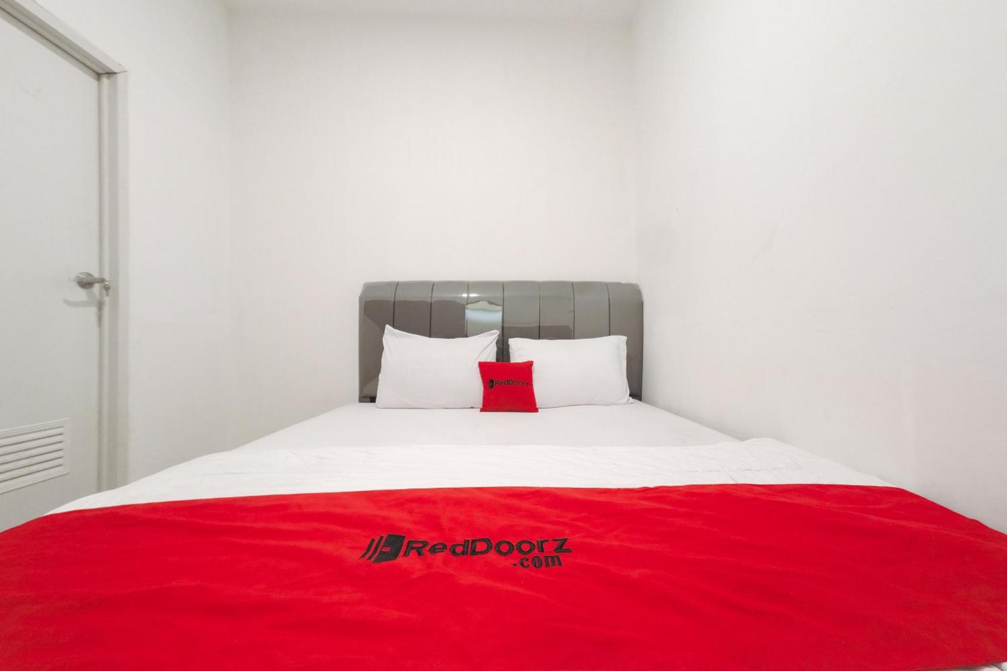 贝克西 Reddoorz At Flamboyan Harapan Indah酒店 外观 照片