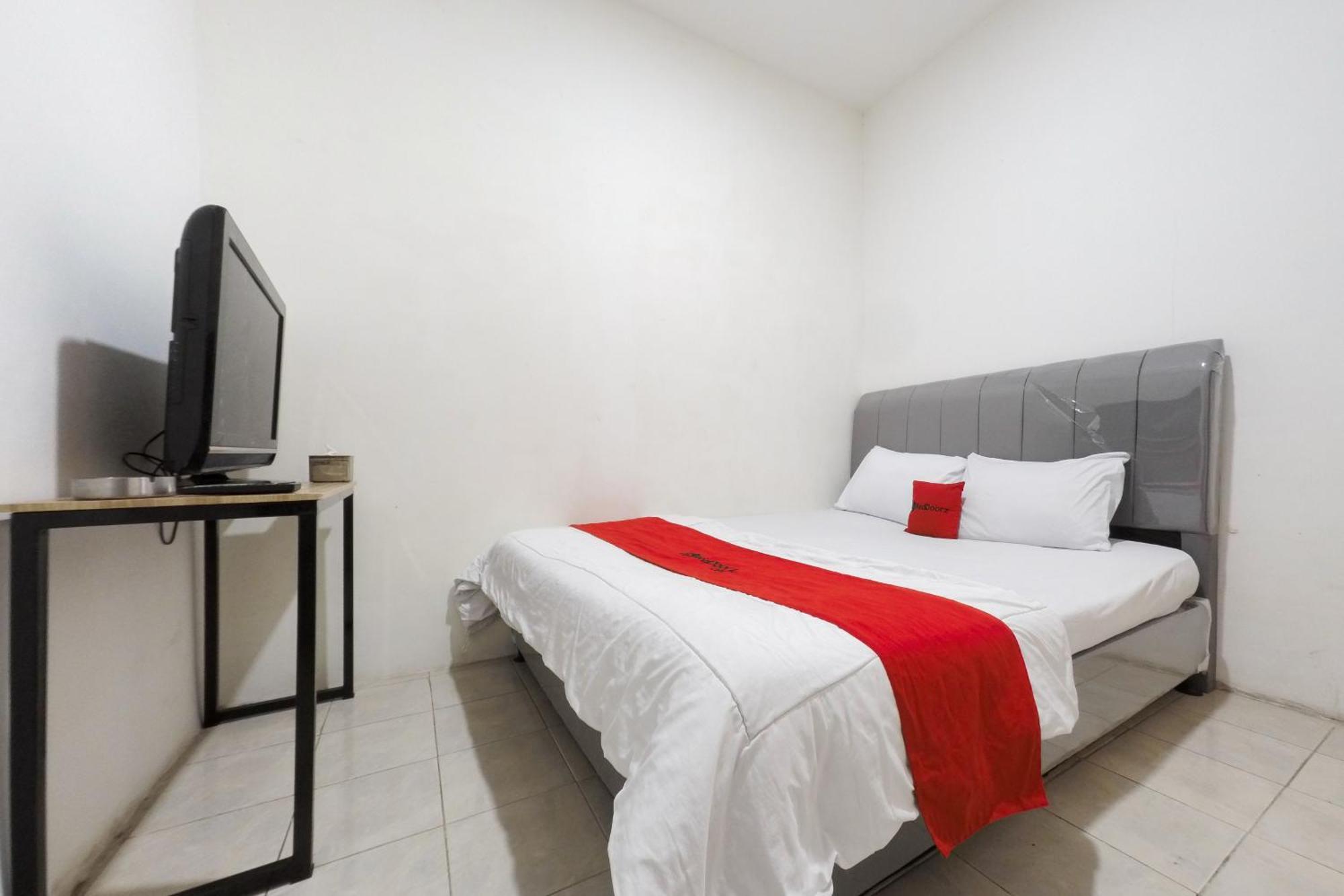 贝克西 Reddoorz At Flamboyan Harapan Indah酒店 外观 照片